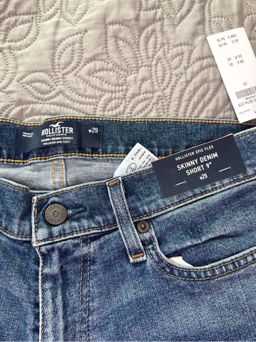 Hollister Women's Skinny Denim Short in Medium Blue